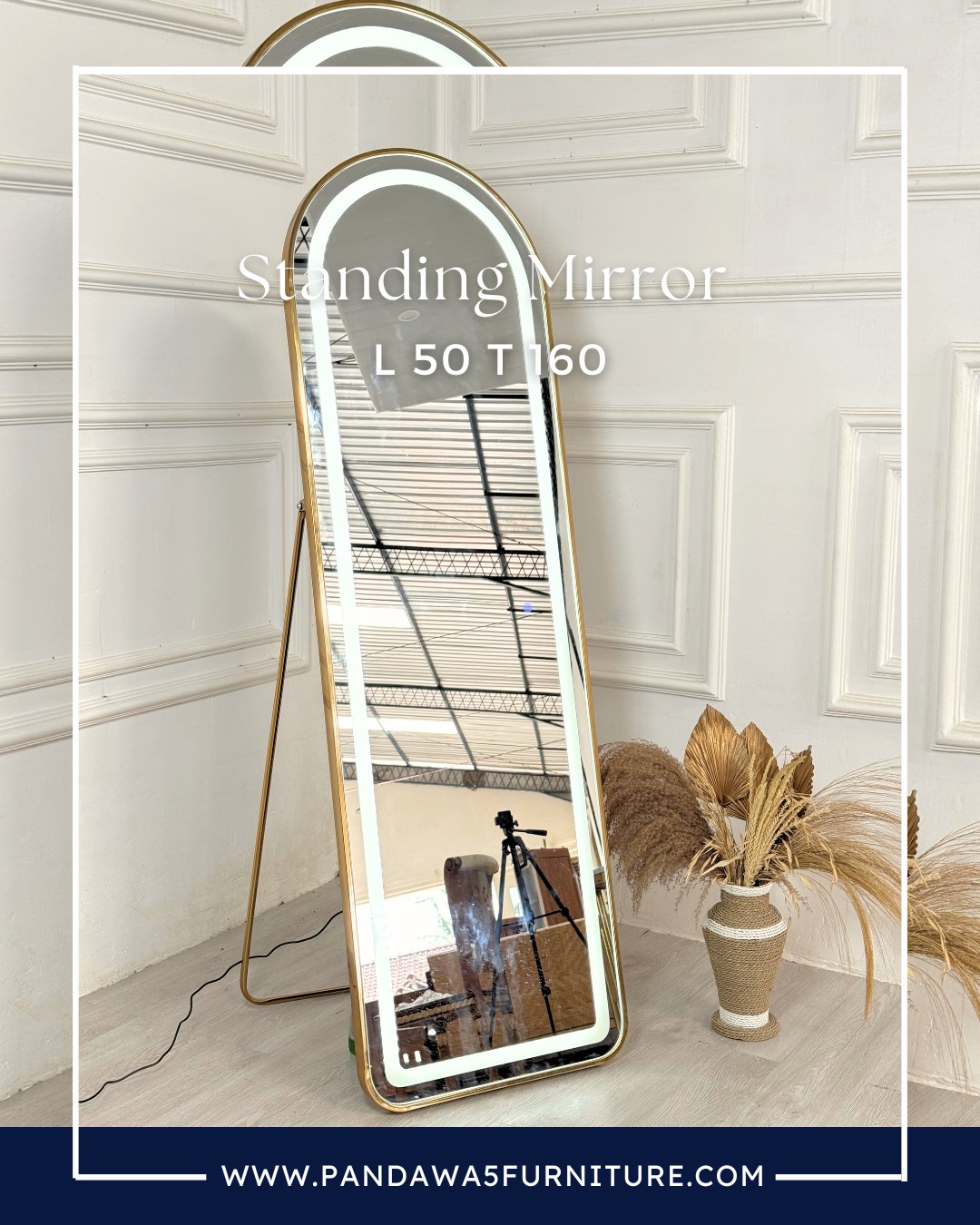 Stainding mirror cantik dilengkapi dengan lampu led yang sudah menggunakan teknologi Touchscreen