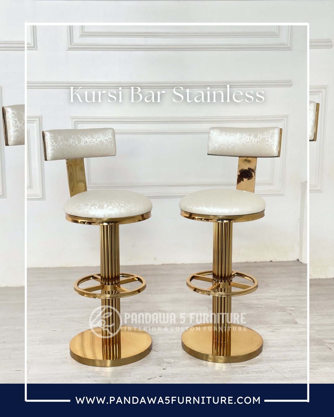 Hadirkan suasana bar yang lebih mewah dengan kursi bar stainless mewah berwarna gold ini. Selain (3)